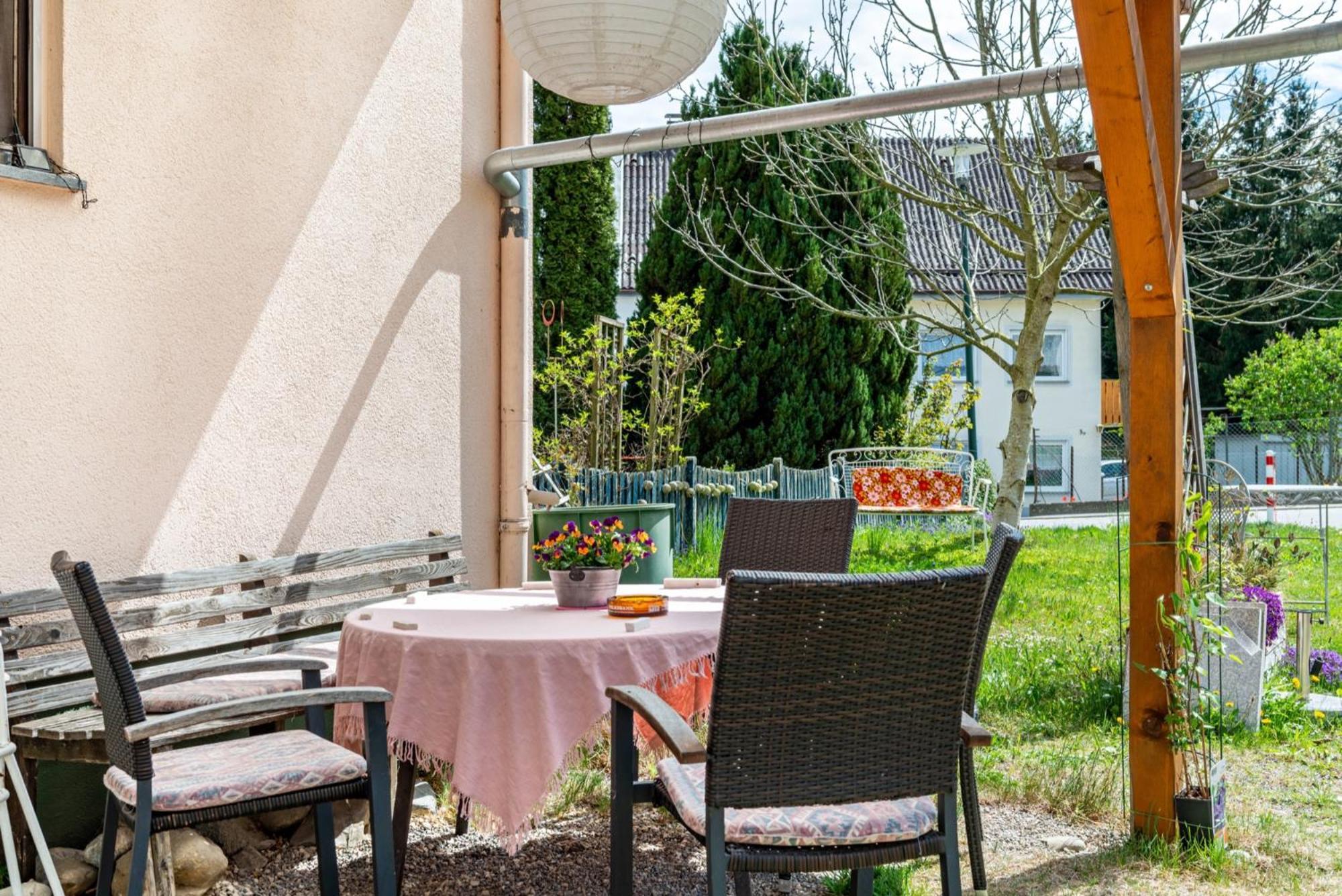 Vronis Ferienwohnungen Muhlingen Экстерьер фото