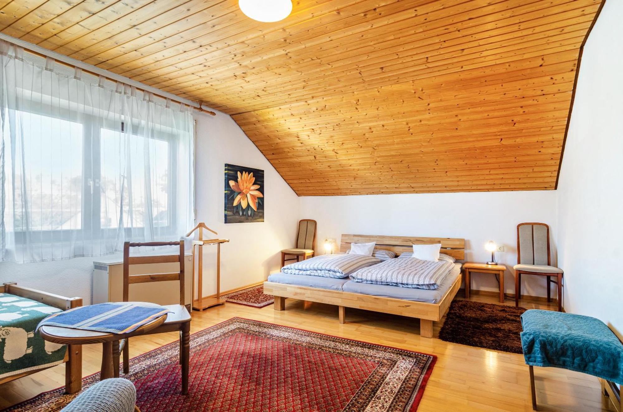 Vronis Ferienwohnungen Muhlingen Экстерьер фото