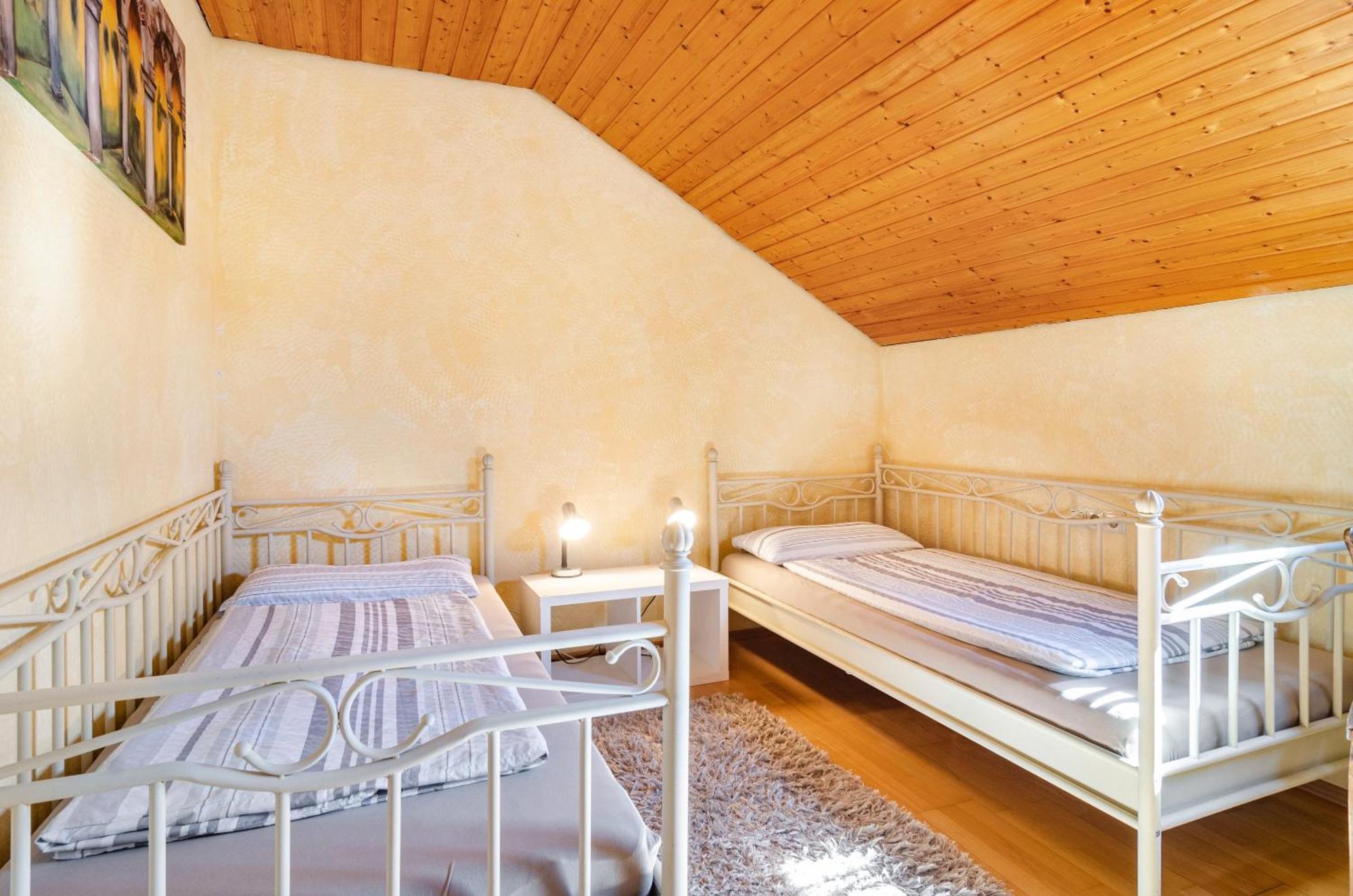 Vronis Ferienwohnungen Muhlingen Экстерьер фото